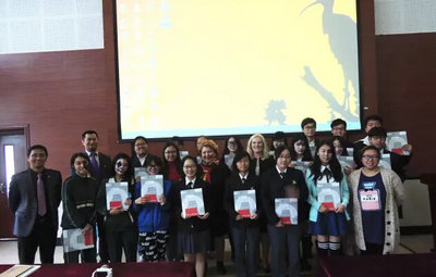上海枫叶国际学校20名学子迎第一份录取通知书