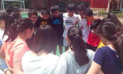 听上海燎原国际高中学生讲述学校生活：团结
